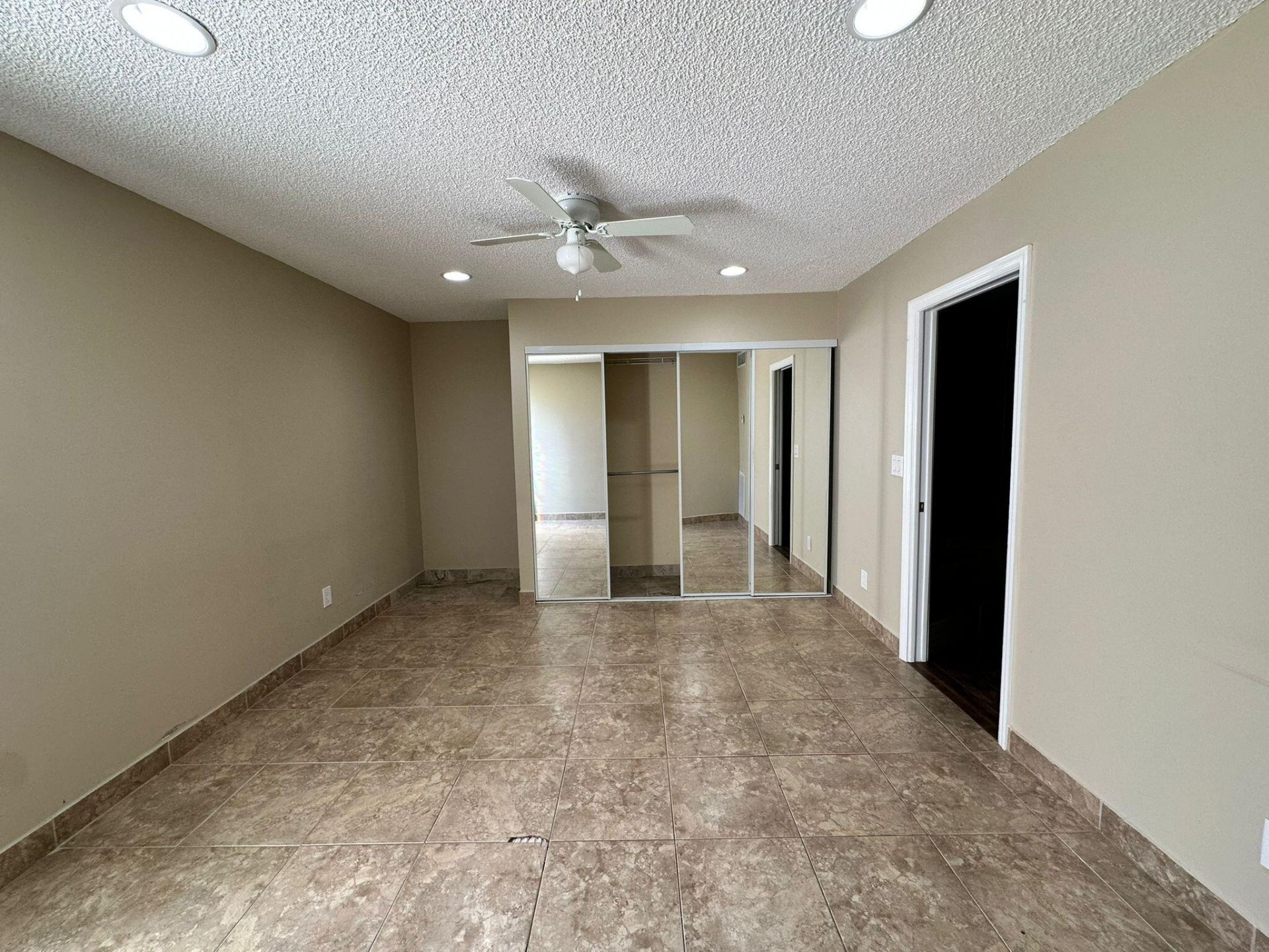 637 Executive Center Drive N, Unit 203, West Palm Beach, FL 33401 Photo