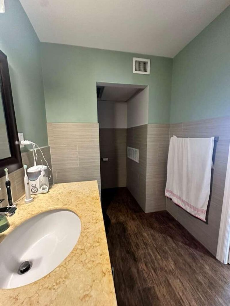 637 Executive Center Drive N, Unit 203, West Palm Beach, FL 33401 Photo