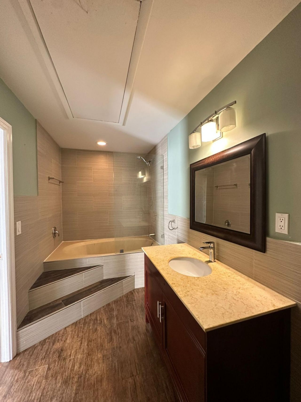637 Executive Center Drive N, Unit 203, West Palm Beach, FL 33401 Photo