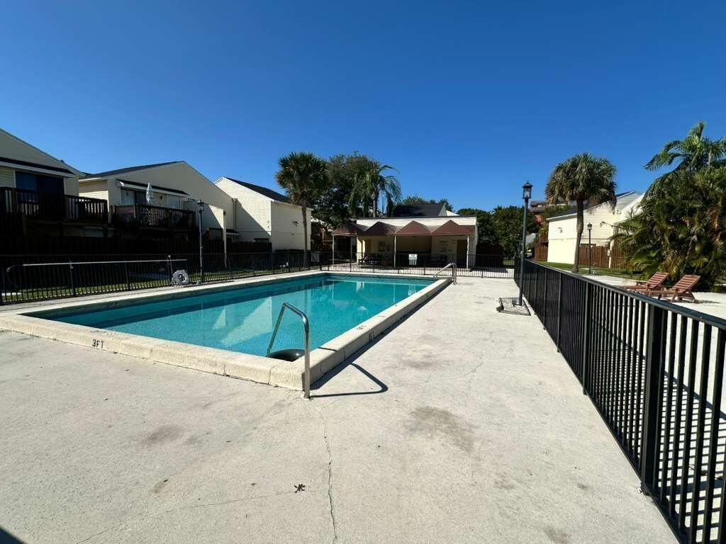 637 Executive Center Drive N, Unit 203, West Palm Beach, FL 33401 Photo