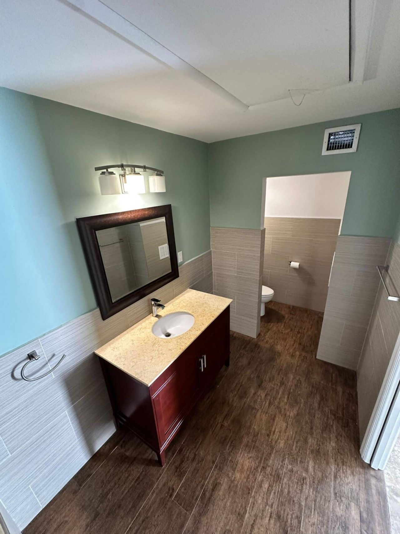 637 Executive Center Drive N, Unit 203, West Palm Beach, FL 33401 Photo