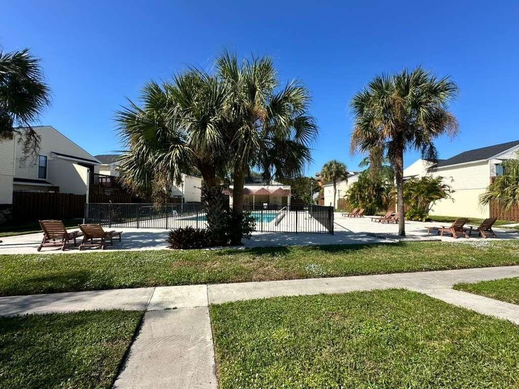 637 Executive Center Drive N, Unit 203, West Palm Beach, FL 33401 Photo