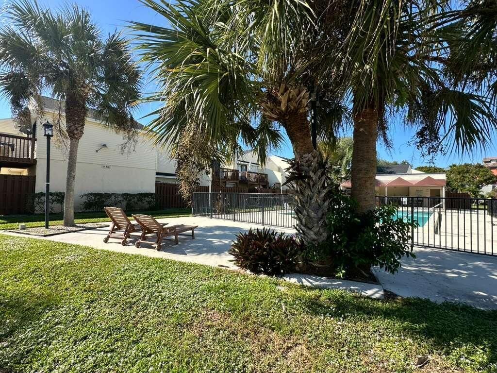 637 Executive Center Drive N, Unit 203, West Palm Beach, FL 33401 Photo