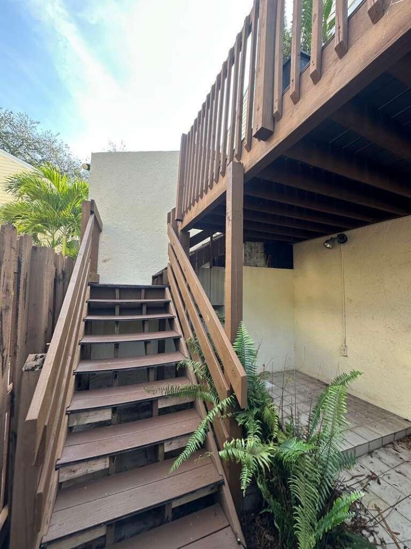 637 Executive Center Drive N, Unit 203, West Palm Beach, FL 33401 Photo