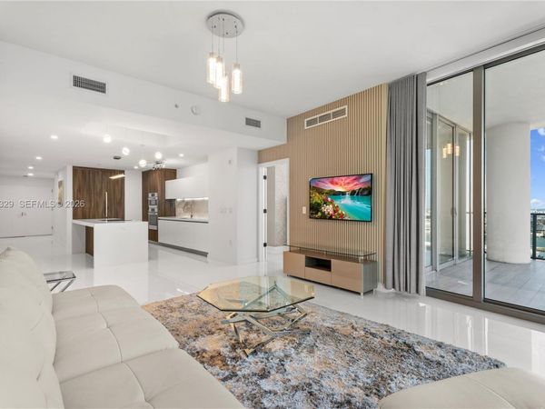 851 NE 1st Ave, Unit 2811, Miami, FL 33132