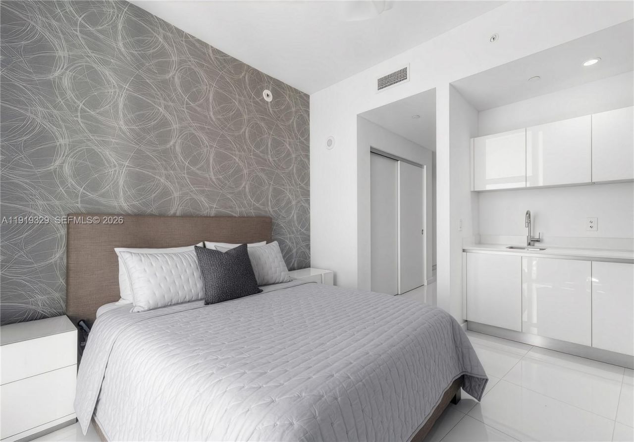 851 NE 1st Ave, Unit 2811, Miami, FL 33132 Photo