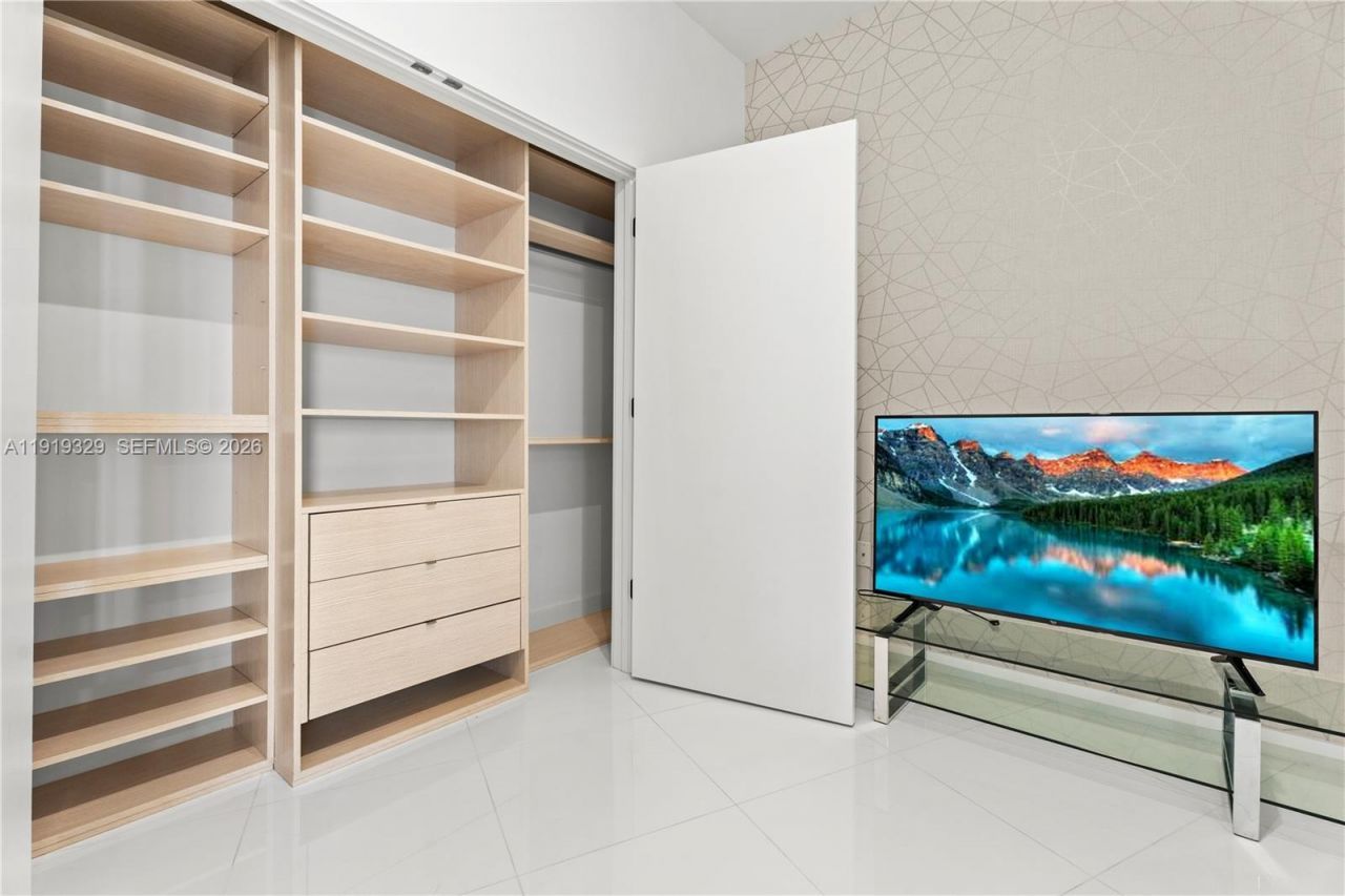 851 NE 1st Ave, Unit 2811, Miami, FL 33132 Photo