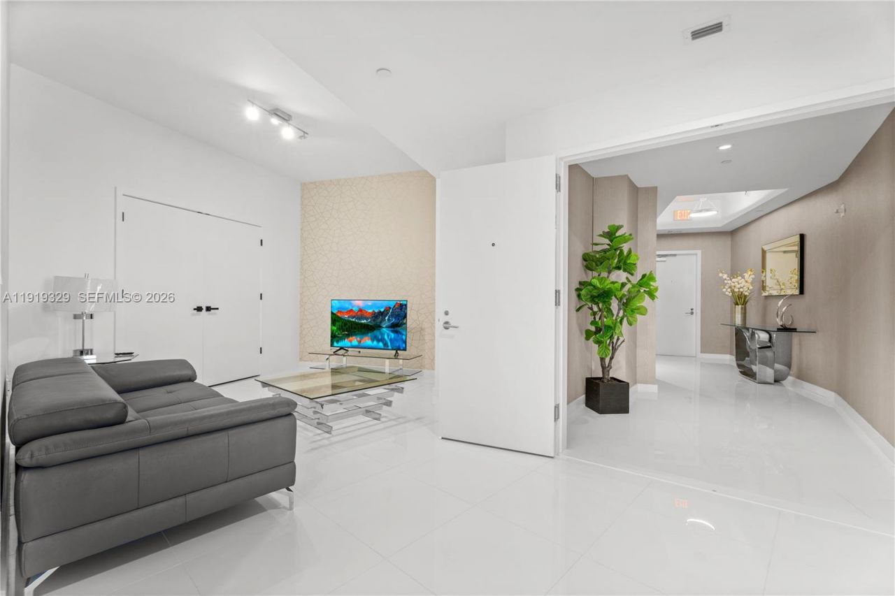 851 NE 1st Ave, Unit 2811, Miami, FL 33132 Photo