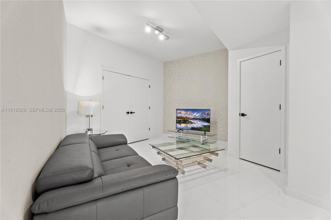 851 NE 1st Ave, Unit 2811, Miami, FL 33132 Photo