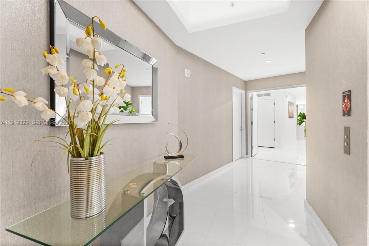 851 NE 1st Ave, Unit 2811, Miami, FL 33132 Photo