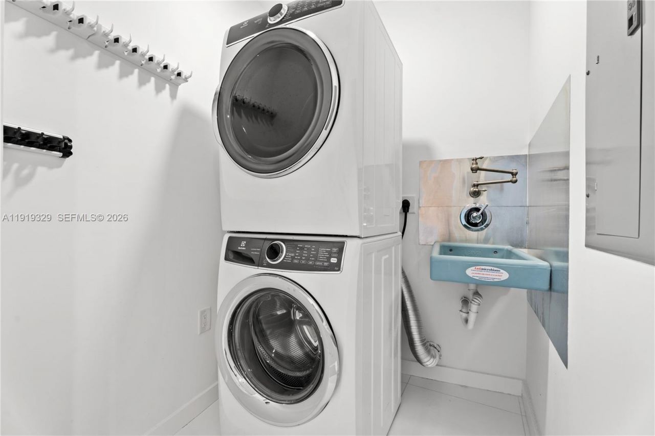 851 NE 1st Ave, Unit 2811, Miami, FL 33132 Photo