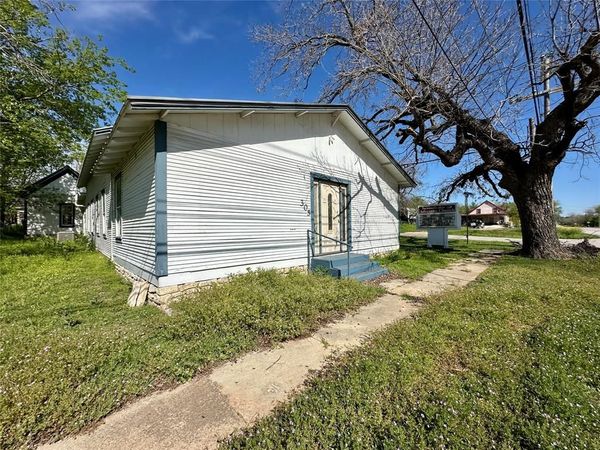 306 Cedar Street , Hico, TX 76457