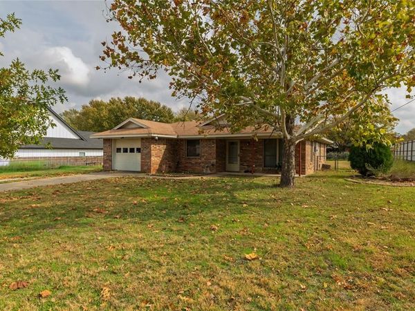 401 Berryhill Drive, Springtown, TX 76082