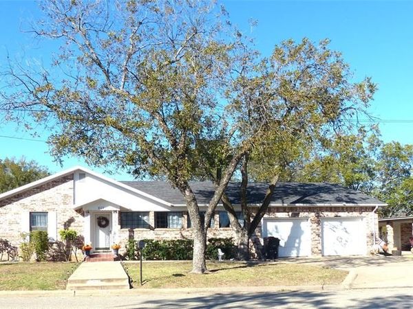 802 S China, Brady, TX 76825