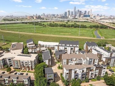 381 E Greenbriar, Unit 1402, Dallas, TX 75203