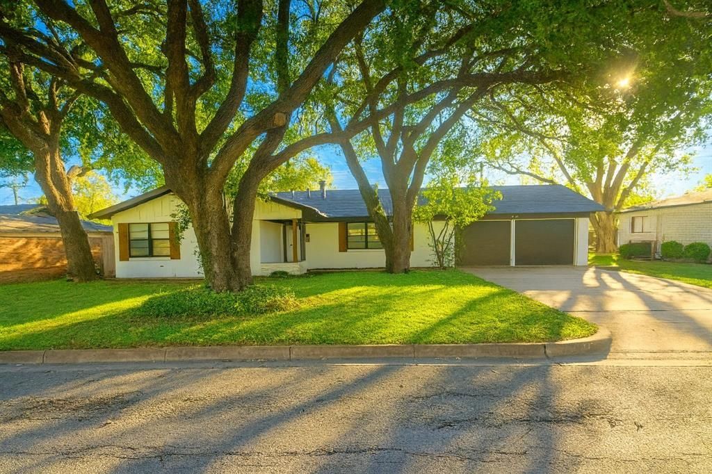 2120 Nottingham Boulevard, Fort Worth, TX 76112 Main Photo