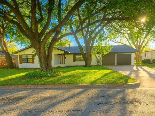 2120 Nottingham Boulevard, Fort Worth, TX 76112