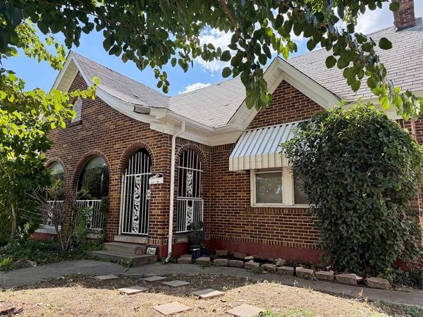 2946 Lipscomb Street, Fort Worth, TX 76110