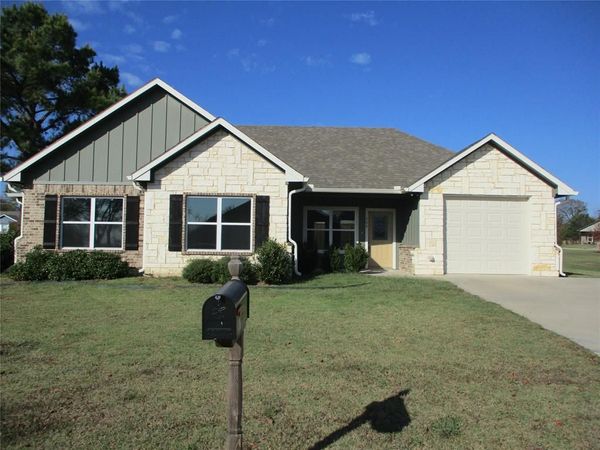 207 Mill Street, Emory, TX 75440