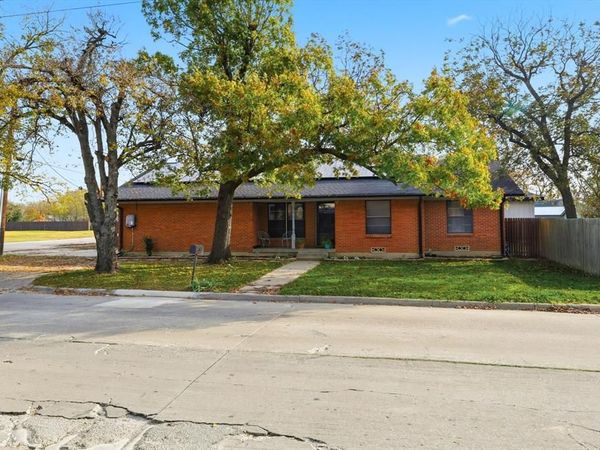 612 N 10th Street, Sanger, TX 76266
