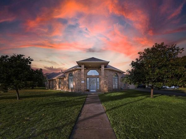 943 Fairway Drive, Duncanville, TX 75137