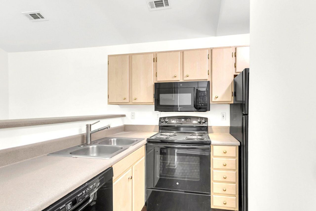 188 Midland Parkway Photo 4