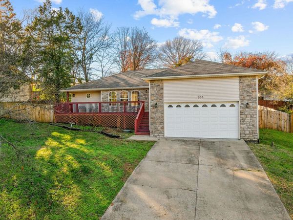 303 Greenbrier Drive , Hollister, MO 65672