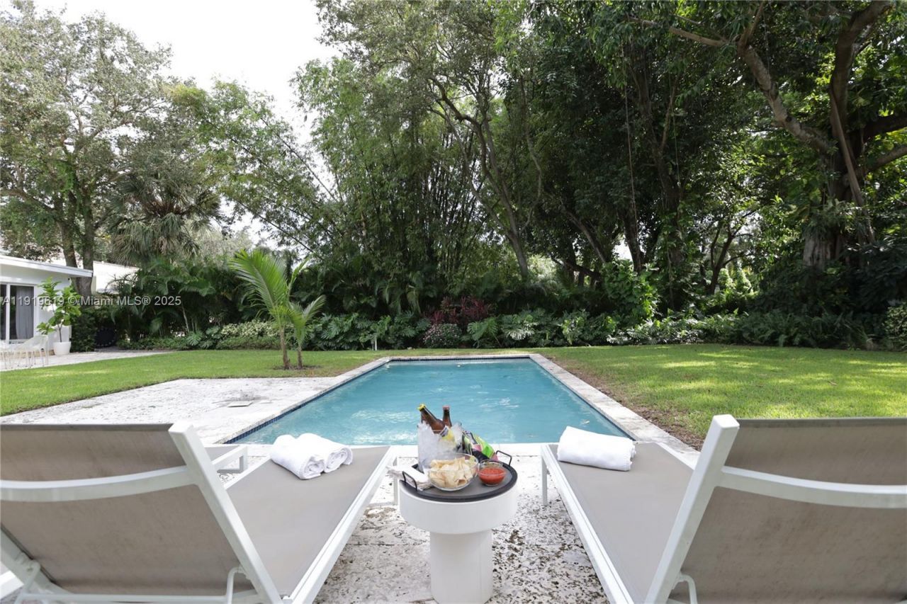 12020 NE 5th Ave, Biscayne Park, FL 33161 Photo