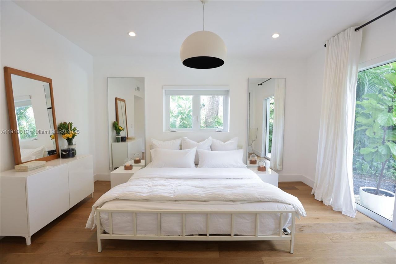 12020 NE 5th Ave, Biscayne Park, FL 33161 Photo