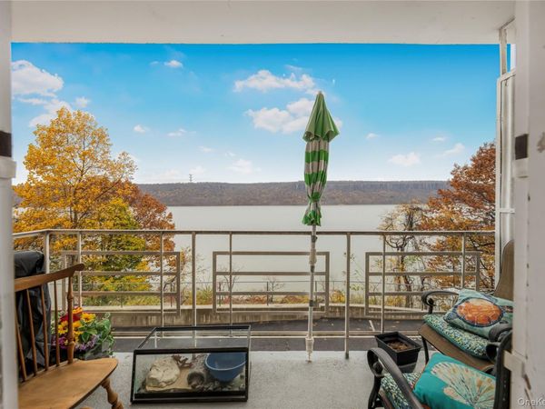 679 Warburton Avenue, Unit 1M, Yonkers, NY 10701