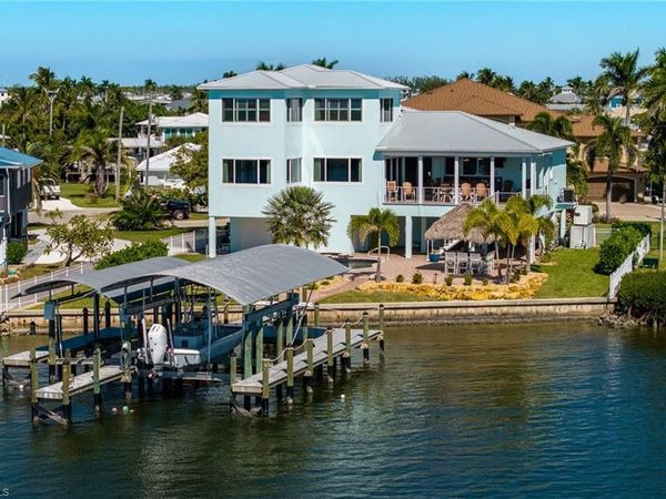 3807 San Carlos DR, ST. JAMES CITY, FL 33956