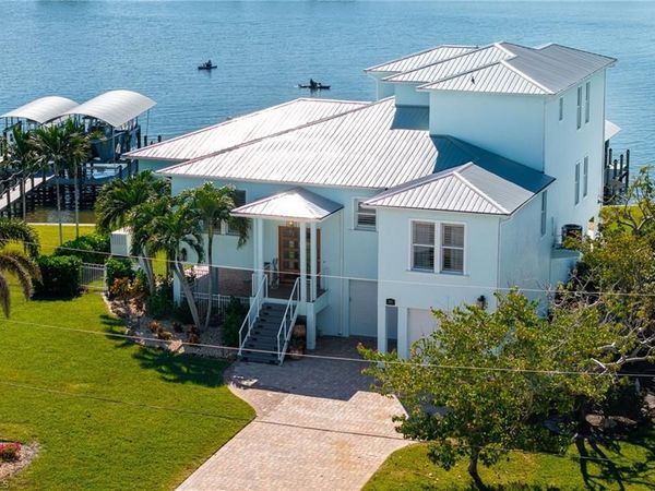 3807 San Carlos DR, ST. JAMES CITY, FL 33956