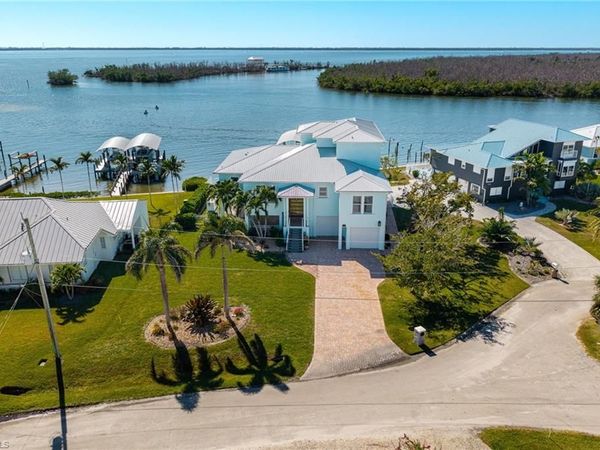 3807 San Carlos DR, ST. JAMES CITY, FL 33956