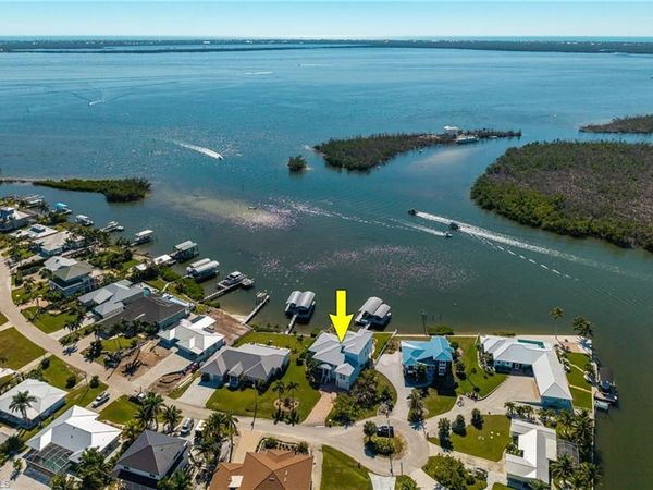 3807 San Carlos DR, ST. JAMES CITY, FL 33956