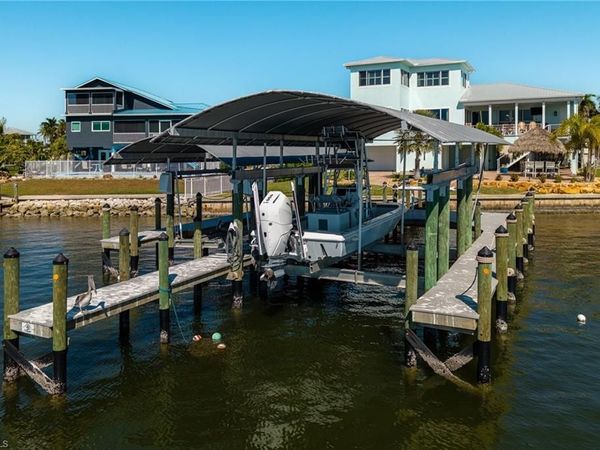 3807 San Carlos DR, ST. JAMES CITY, FL 33956