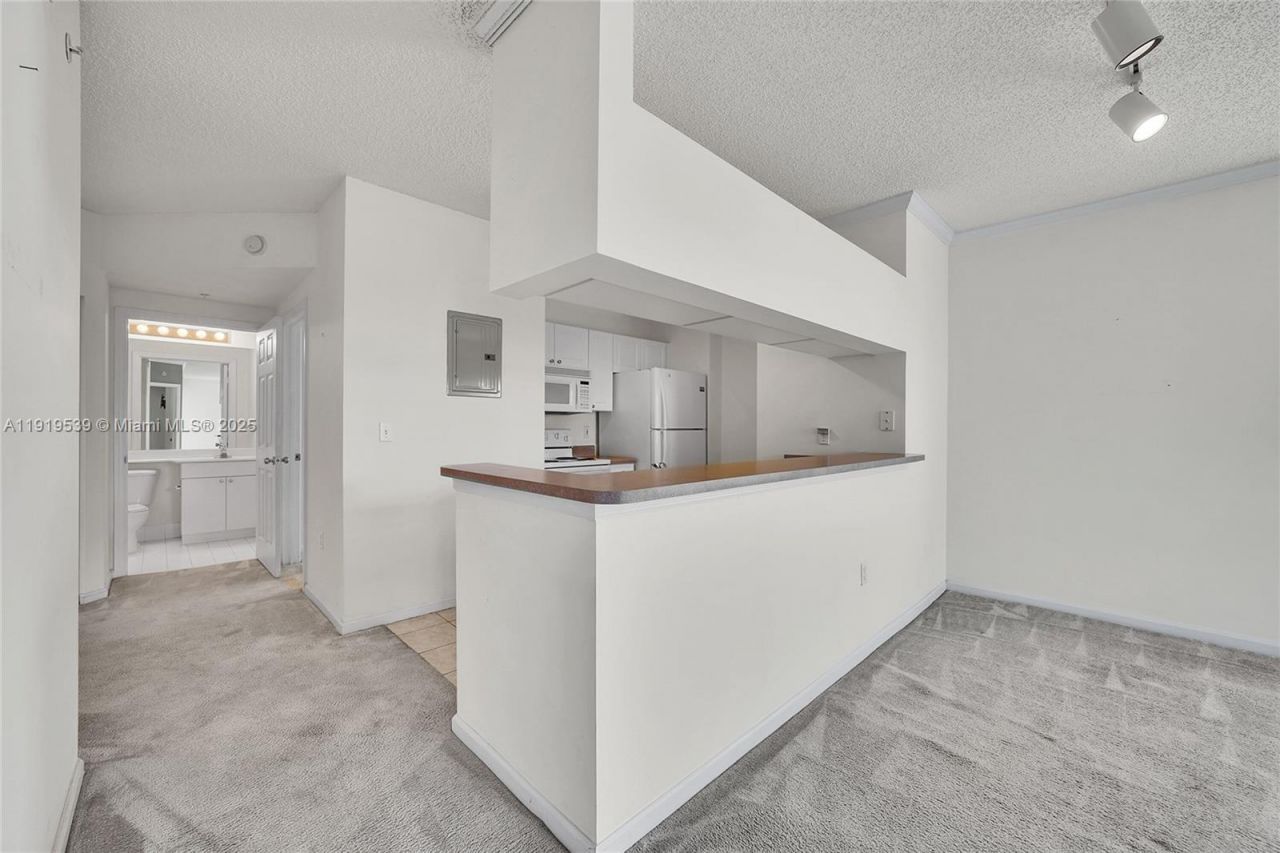 17125 N Bay Rd, Unit 3612, Sunny Isles Beach, FL 33160 Photo