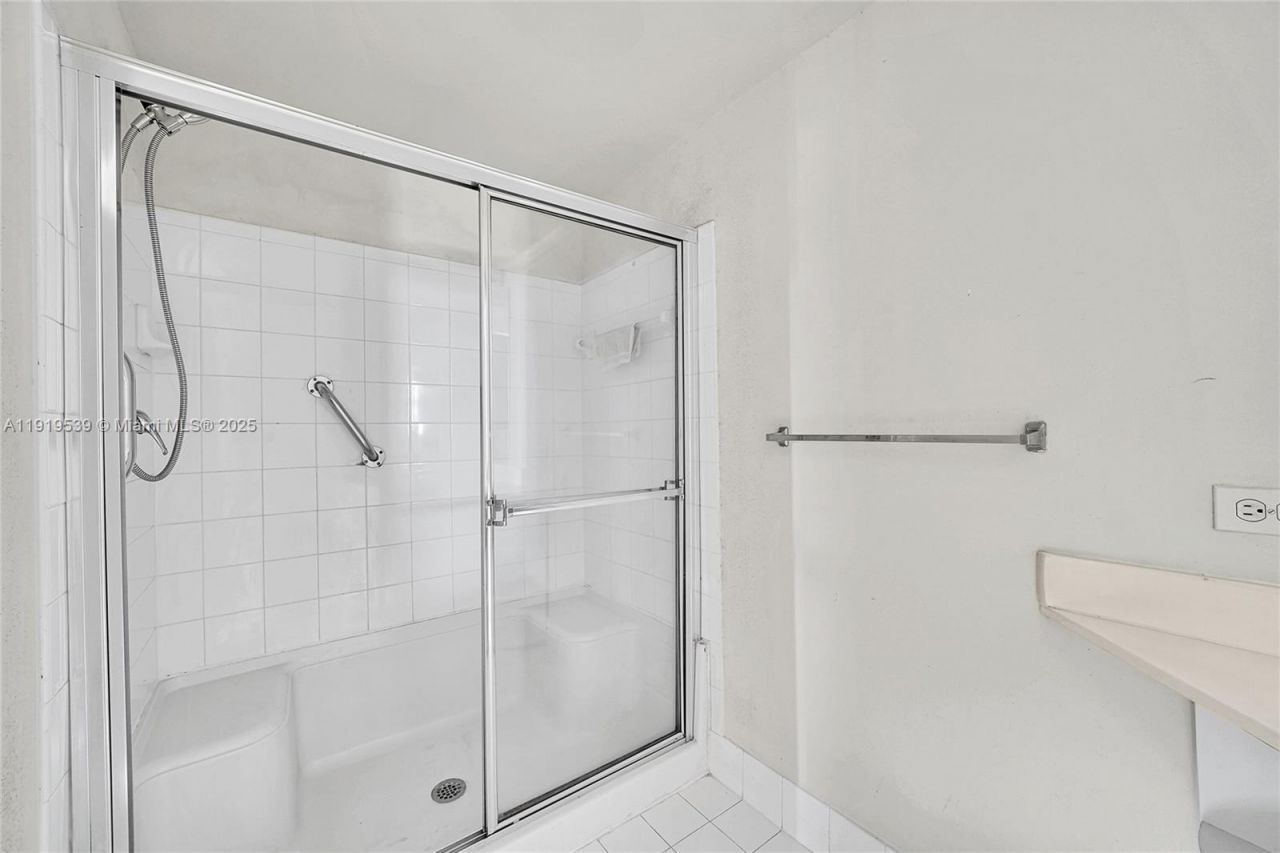 17125 N Bay Rd, Unit 3612, Sunny Isles Beach, FL 33160 Photo