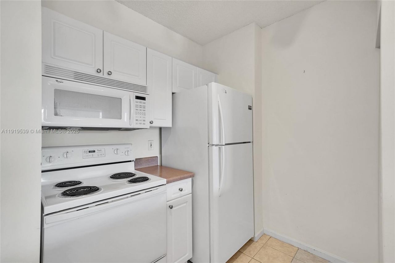 17125 N Bay Rd, Unit 3612, Sunny Isles Beach, FL 33160 Photo