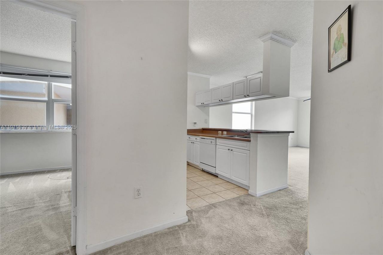 17125 N Bay Rd, Unit 3612, Sunny Isles Beach, FL 33160 Photo