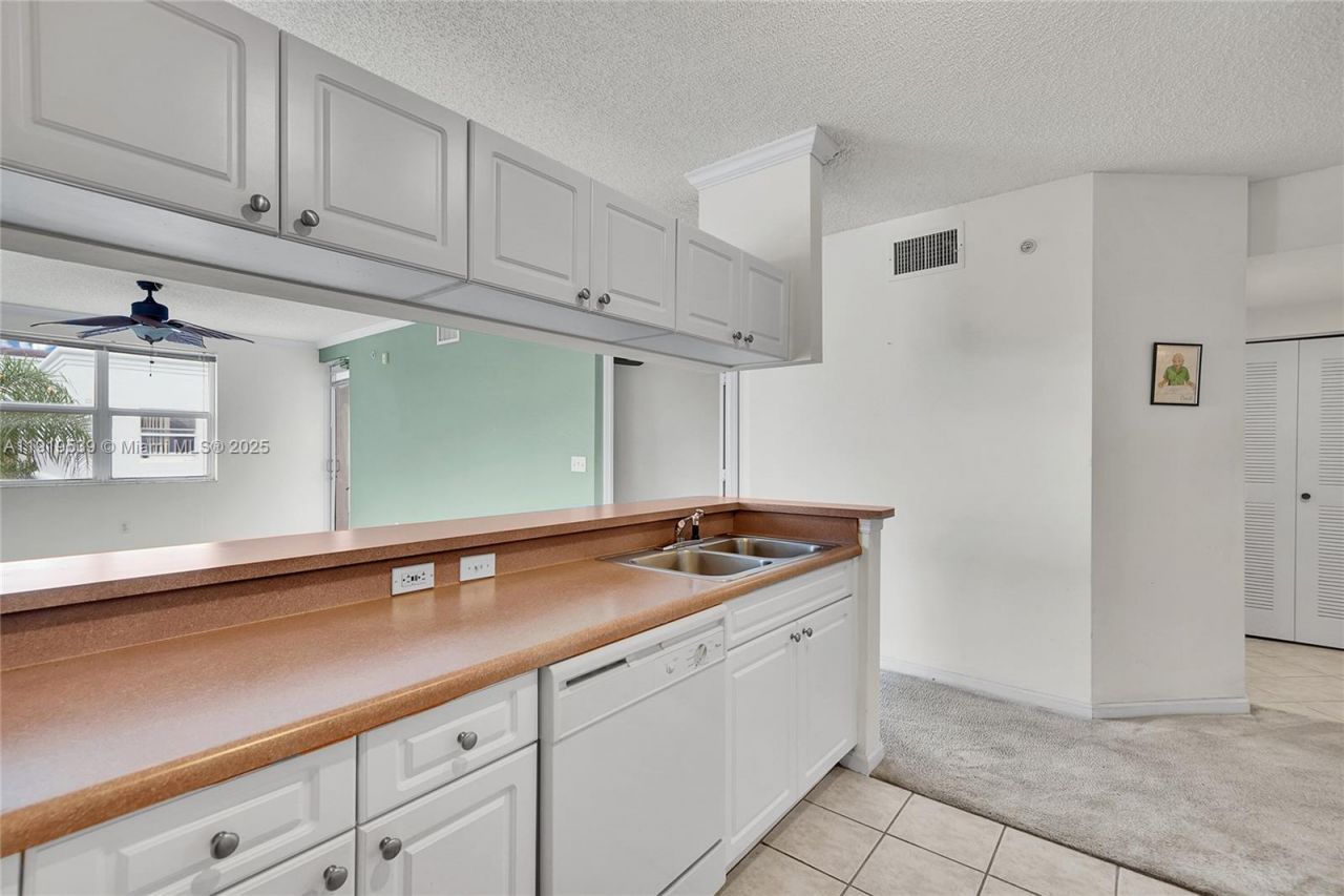 17125 N Bay Rd, Unit 3612, Sunny Isles Beach, FL 33160 Photo