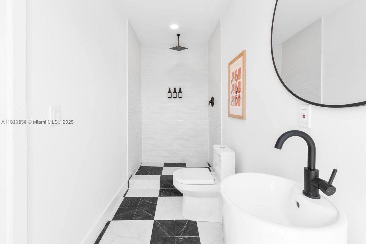 19661 NE 10th Pl, Miami, FL 33179 Photo