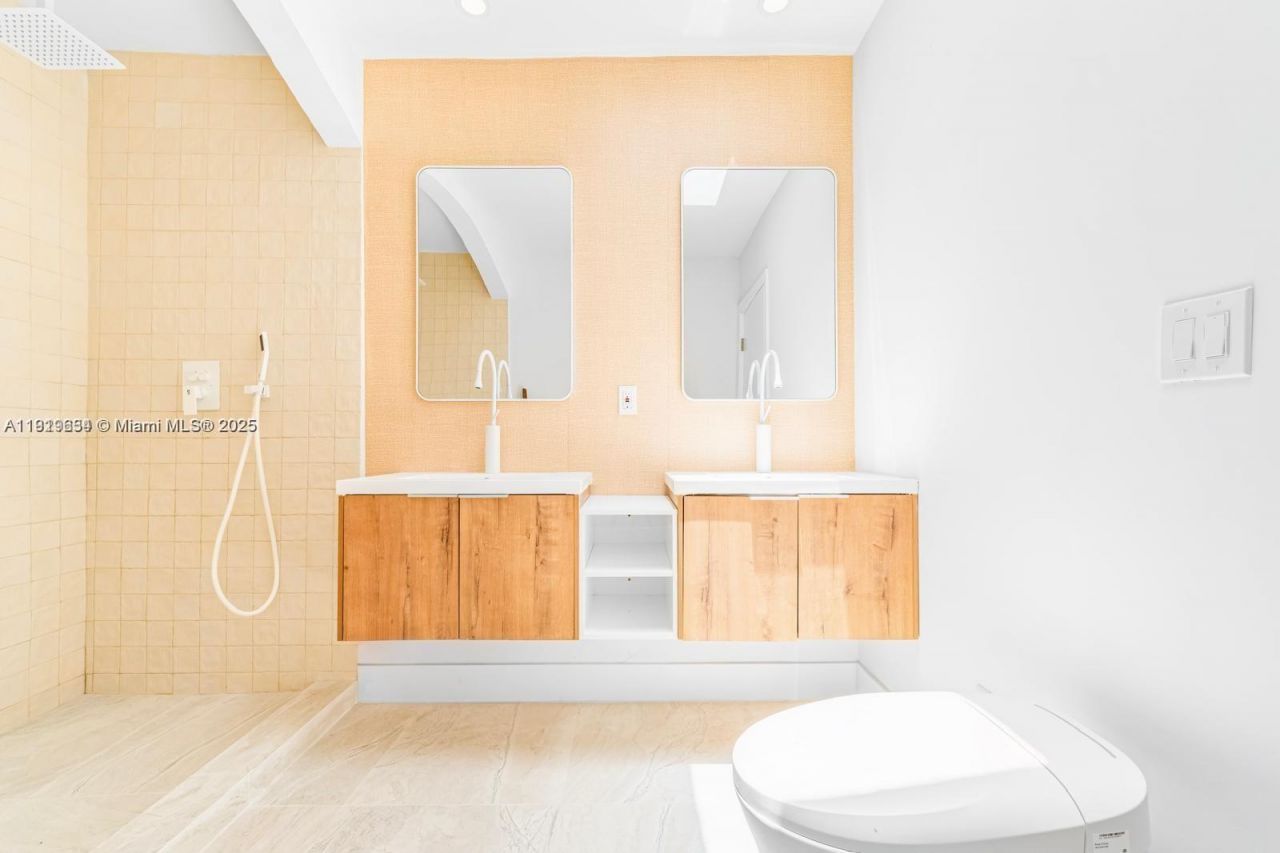 19661 NE 10th Pl, Miami, FL 33179 Photo