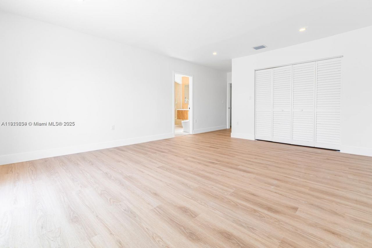 19661 NE 10th Pl, Miami, FL 33179 Photo