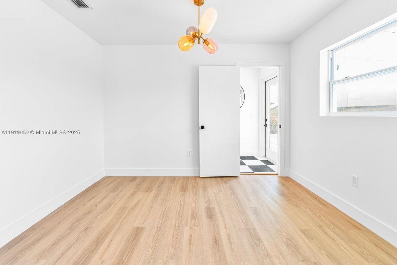 19661 NE 10th Pl, Miami, FL 33179 Photo