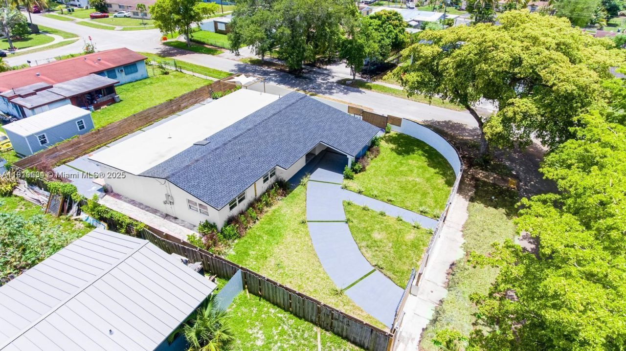 19661 NE 10th Pl, Miami, FL 33179 Photo