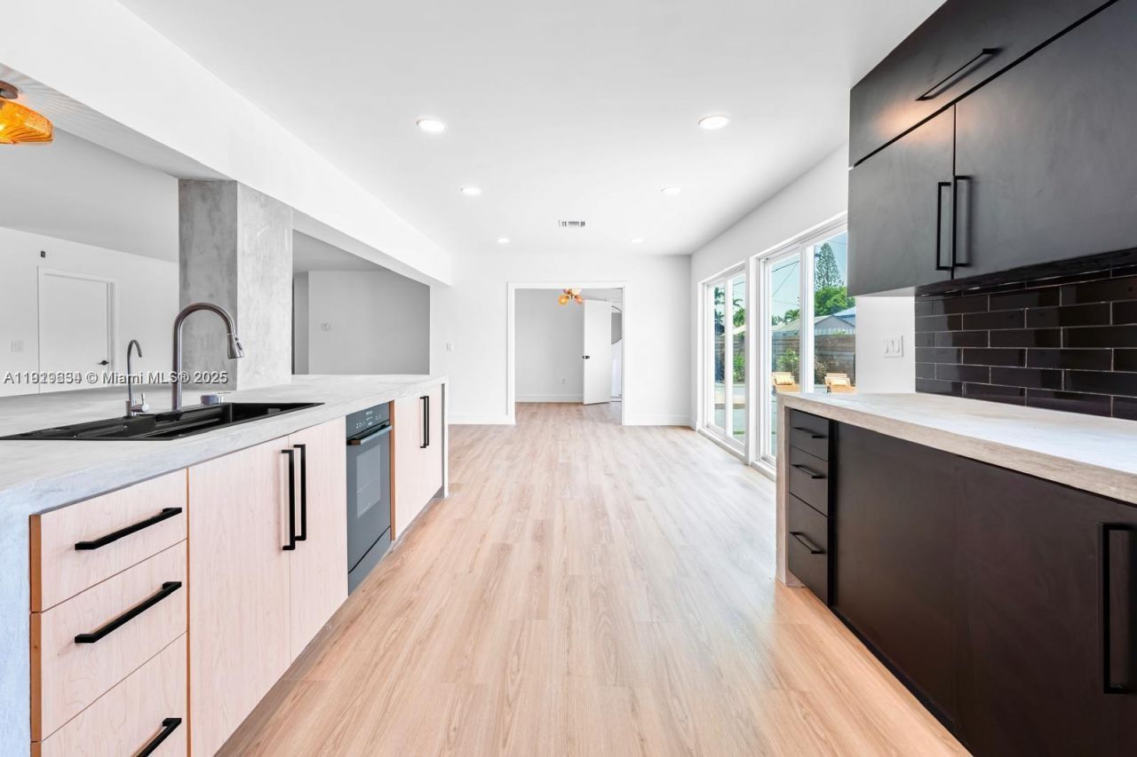 19661 NE 10th Pl, Miami, FL 33179 Photo