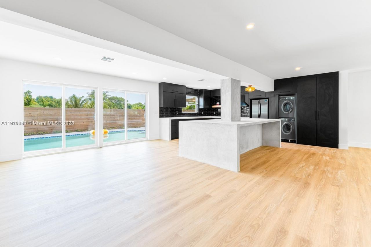 19661 NE 10th Pl, Miami, FL 33179 Photo