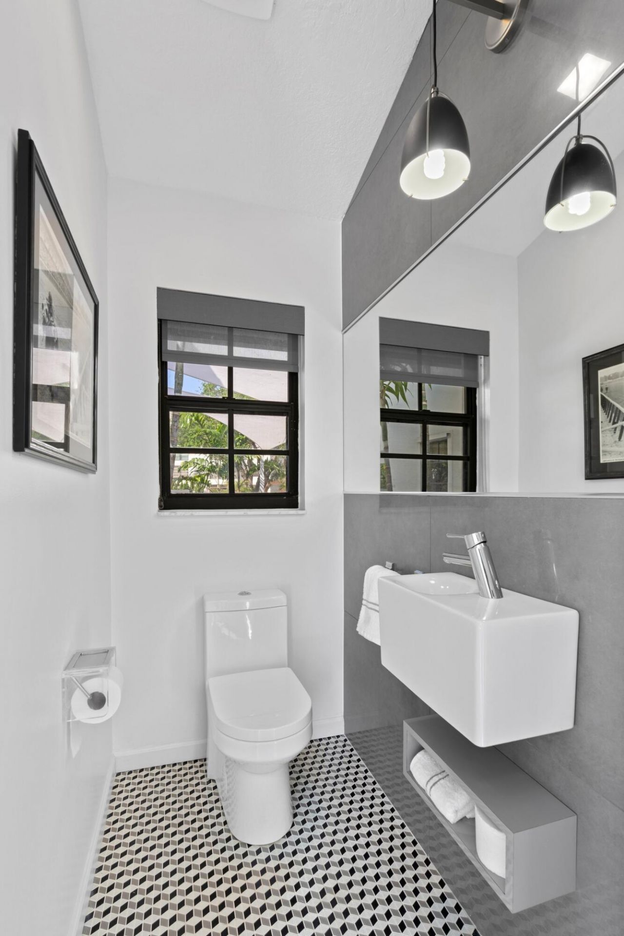 3510 Embassy Drive, West Palm Beach, FL 33401 Photo