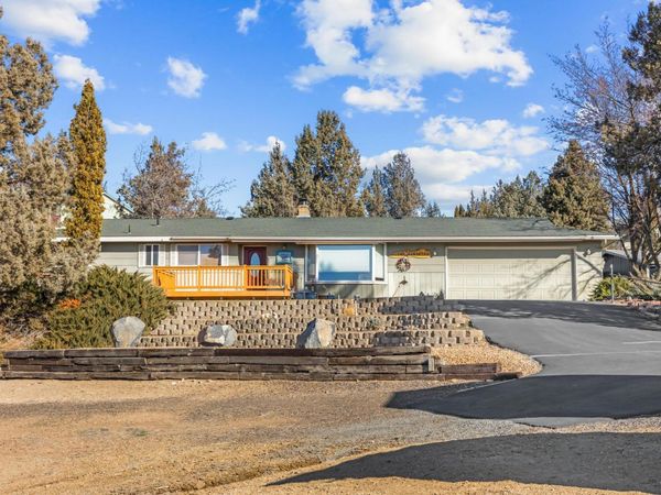 1642 NE Hilltop Lane, Madras, OR 97741