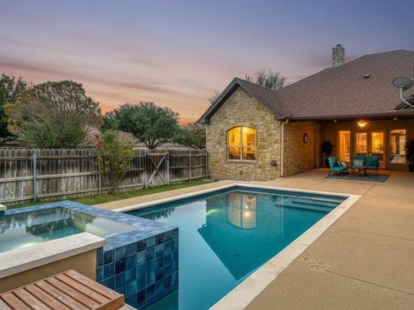 114 Preston TRL, Meadowlakes, TX 78654